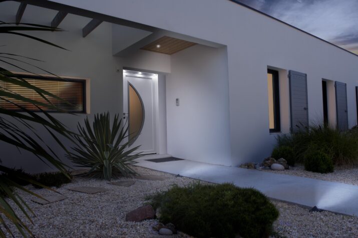 Porte d'entrée PVC avec leds intégrés - GIMM Menuiseries